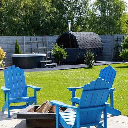 Villa Przystan Baltic - Luxury House Sauna & Jacuzzi